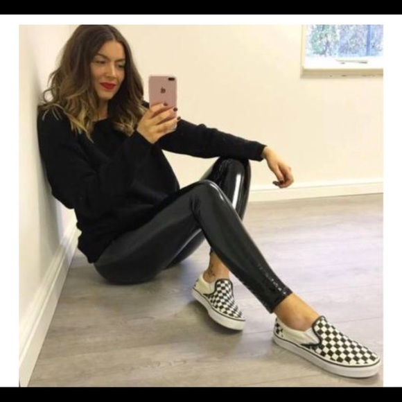 L I Q U I D - Picture 4 of 5